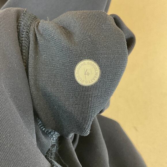 Lululemon Women's Capri Leggings, Navy Blue - Size 4 - Picture 6 of 6